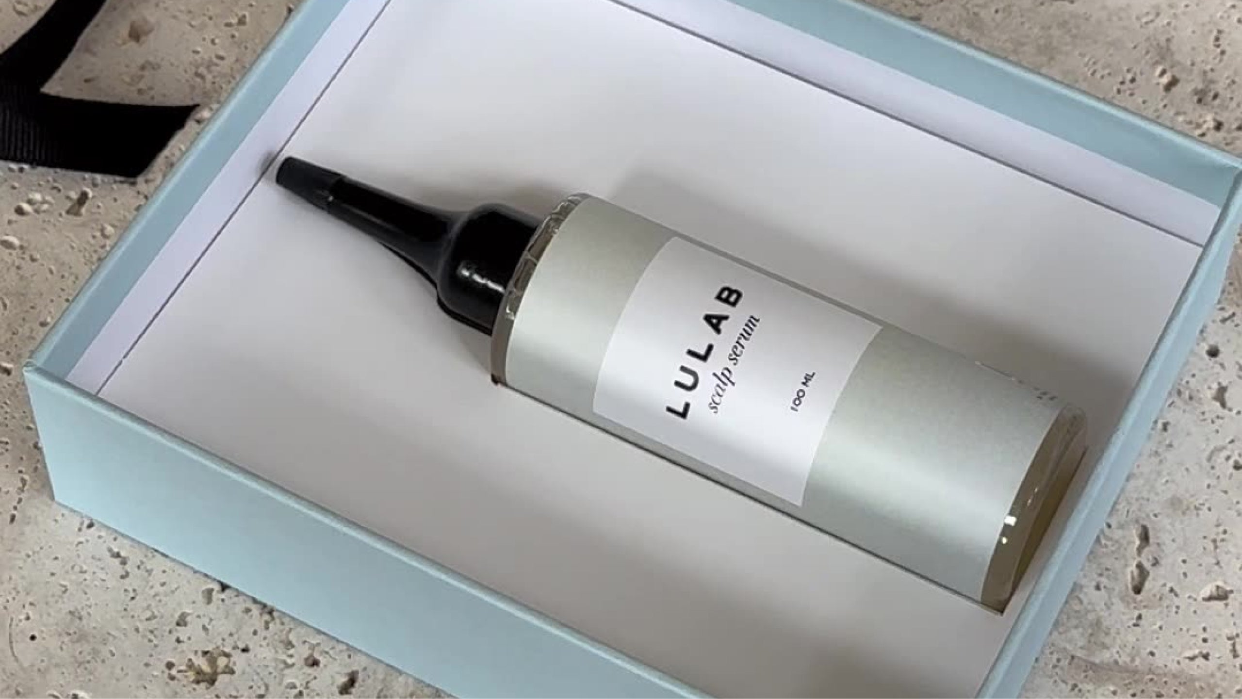 Sådan virker hovedbundsserum til hårvækst