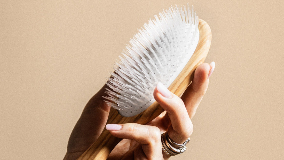 Sådan rengør du din hårbørste korrekt